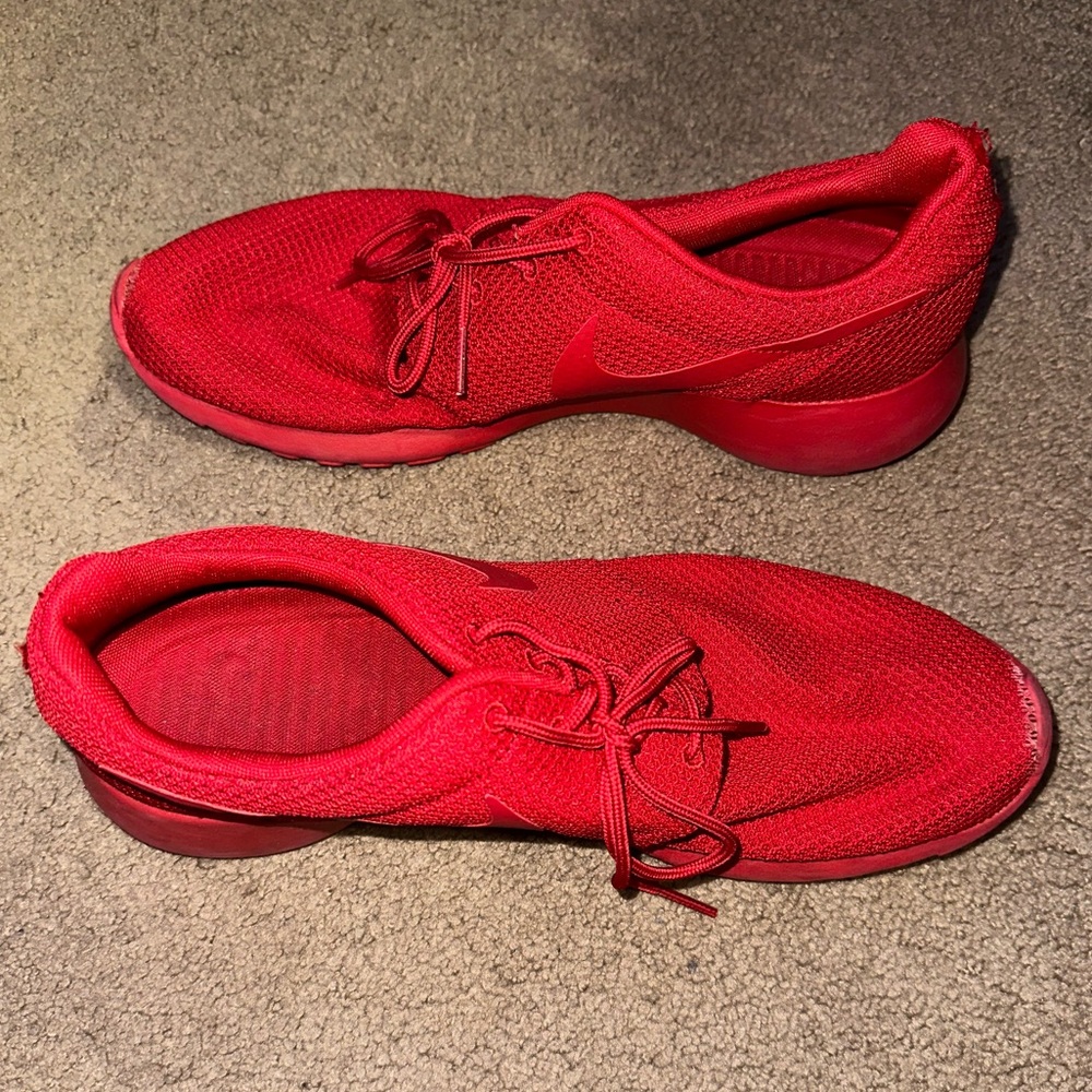 Nike Roshe Run red men’s size 10.5